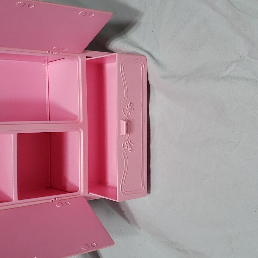Vintage Barbie 1987 SWEET ROSES Armoire with Filigree Hangers - Picture 5 of 12